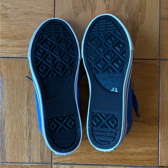 NWOT Unworn Blue Converse Sneakers - Picture 3 of 5